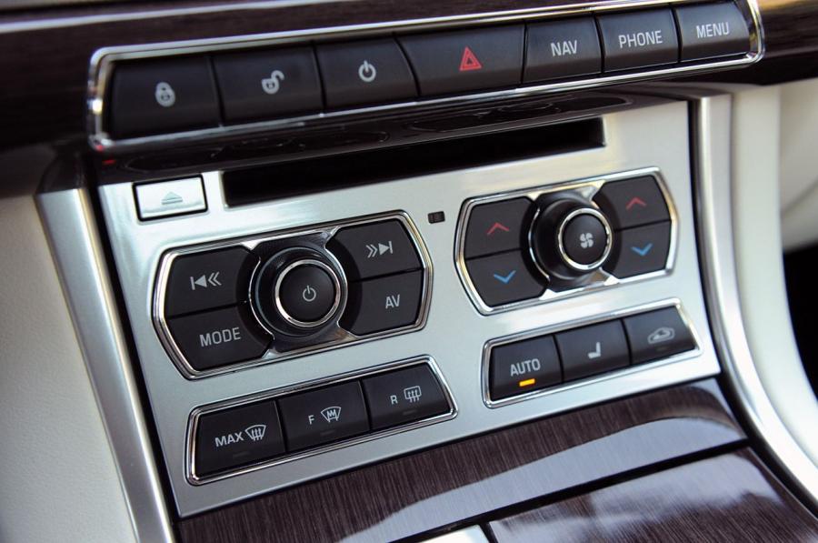  Jaguar XF Supercharged 2012 года  (фото 15 из 65)